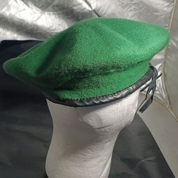 Military Style Beret: Classic Olive Green Cap - Picture 4 of 7